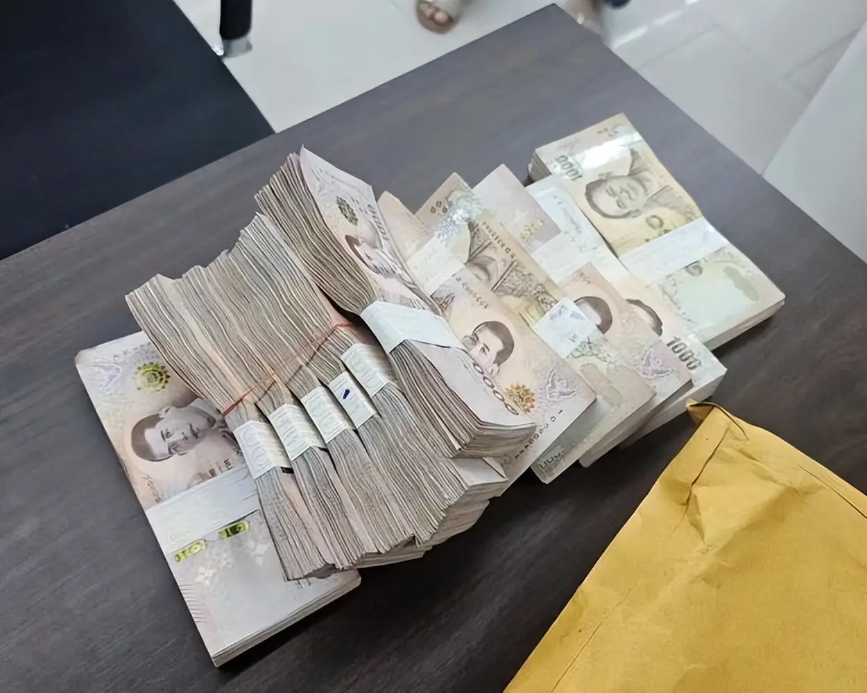 格鲁吉亚代孕多少钱_泰国女子被困卵子农场_格鲁吉亚代孕诈骗