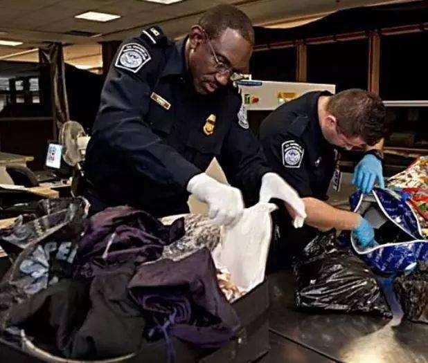 孕妇海外生子被遣返 索多倍赔偿被拒